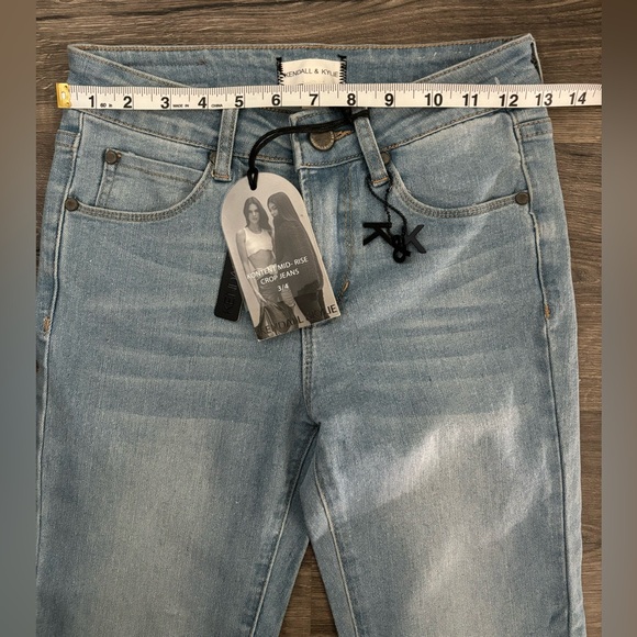•KENDALL & KYLIE Kotent Mid-Rise Crop Jeans• •NWT•Size 3/4• - Picture 3 of 10